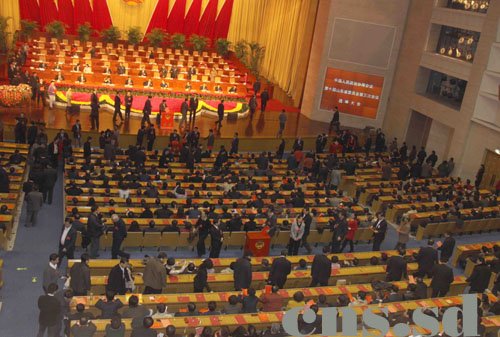 圖為政協(xié)第十屆山東省委員會(huì)第三次會(huì)議選舉大會(huì)現(xiàn)場。（攝影：張璐）