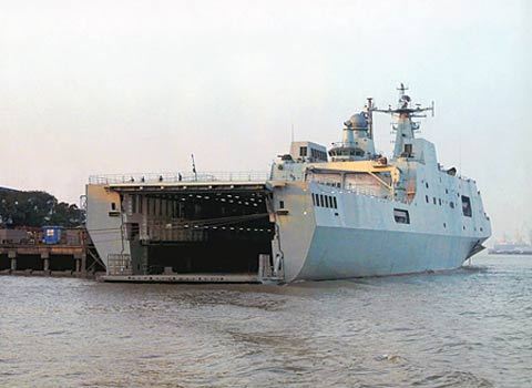 中國(guó)071船塢登陸艦。
