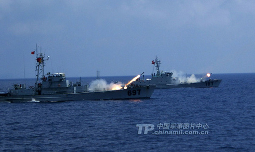 資料圖：南海艦隊(duì)艦艇進(jìn)行反潛演練。