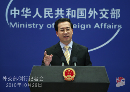 2010年10月26日，外交部發(fā)言人馬朝旭主持例行記者會(huì)。