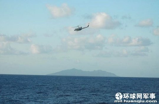 日本海保直升機(jī)在漁政船上空長時間盤旋