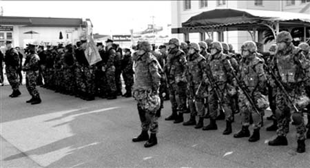 3日，日本和美國在駐日美國海軍佐世保基地舉行基地警備訓(xùn)練開幕式。新華社發(fā) 