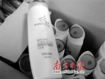 學生花錢購買的是假寶潔名牌產(chǎn)品。湯凱鋒 攝　　　