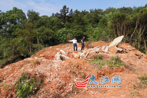 學(xué)者墳?zāi)乖鈴?qiáng)拆，尸骨被支鍋火化