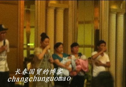 網(wǎng)曝宋小寶兒女照。