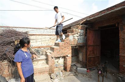 學(xué)習(xí)尖子家貧僅兩套衣服過(guò)夏天
