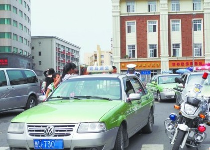 青島火車(chē)站出租車(chē)違規(guī)內(nèi)幕 送客一次提成2000