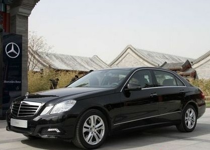 奔馳E級(jí)車存爆震問(wèn)題 免費(fèi)換火花塞遭質(zhì)疑