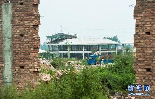 秦嶺41棟違規(guī)別墅高調監(jiān)督拆除后悄悄重建