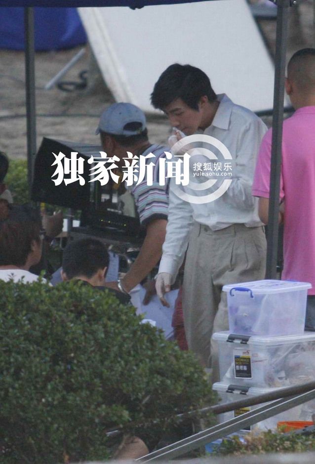 俞灝明穿彈力衣復(fù)出拍戲 《春天》片場正面照曝光