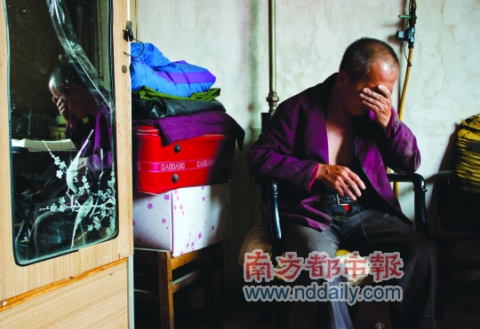 遇害城管中隊長申凱的父親說起兒子被夏俊峰刺死時十分悲傷。南都記者盧斌 攝