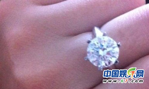 女星奢華鉆戒大PK 郭晶晶名店購鉆戒獨步天下