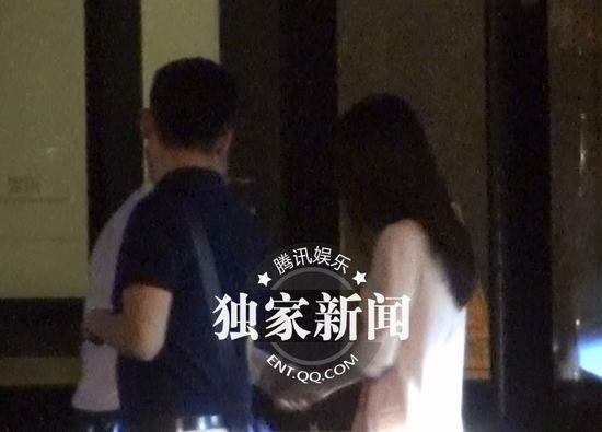 吳秀波桃花運(yùn)不斷 深夜會靚麗神秘女