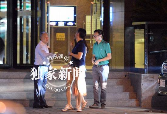 吳秀波桃花運(yùn)不斷 深夜會(huì)靚麗神秘女