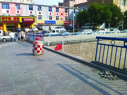 轎車(chē)凌晨墜下鎮(zhèn)寧橋 司機(jī)蹊蹺棄車(chē)離去