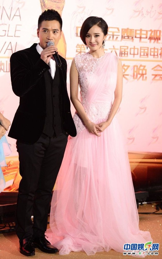 金鷹節(jié)紅毯:楊冪變公主陳思成佟麗婭秀恩愛(ài)