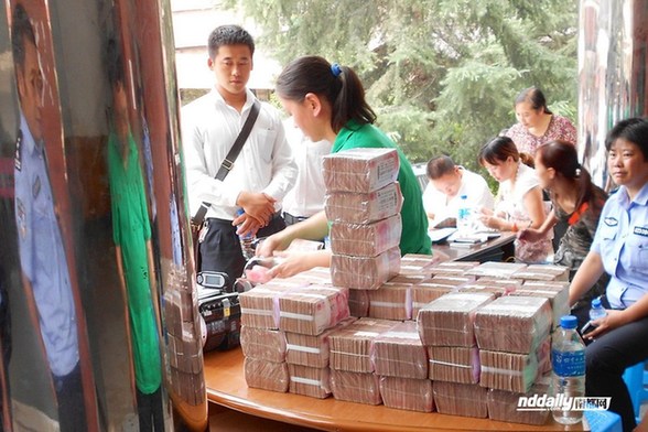 民企拉600萬(wàn)現(xiàn)金直捐彝良災(zāi)區(qū)