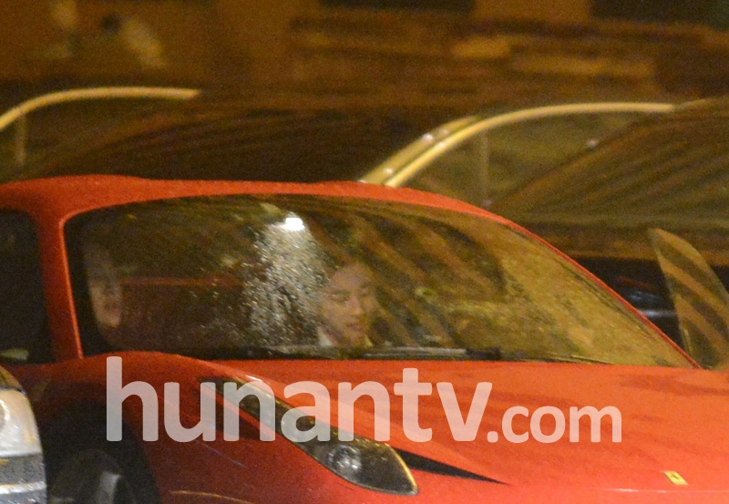 劉亦菲開豪車約會(huì)曾軼可 辣妹朋友美艷搶鏡