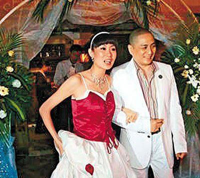 李若彤與富商男友親昵 男大女20歲 網(wǎng)友呼夢(mèng)碎