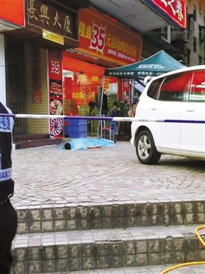 警方封鎖案發(fā)現(xiàn)場。深圳晚報(bào)記者朱冠宇攝