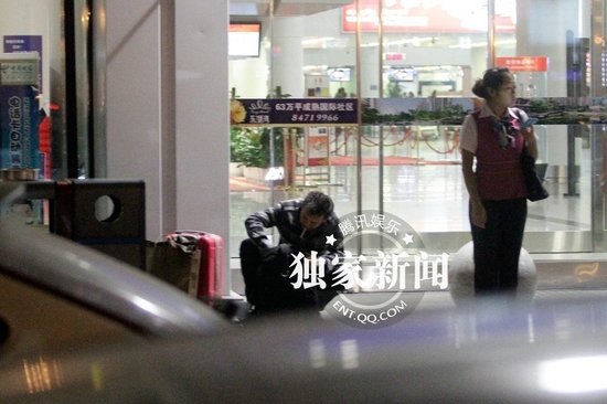 王學(xué)兵攜新歡小女友公開秀甜蜜