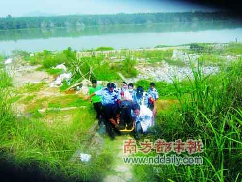 被警方打撈上岸時(shí)，張勁鋒還能說(shuō)話(huà)。圖片由警方提供
