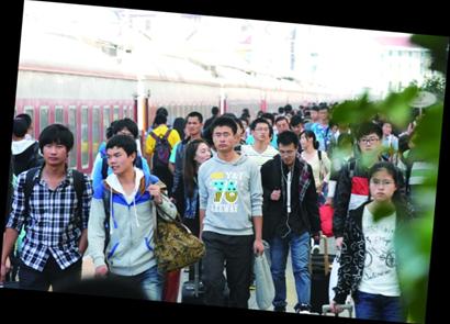 黃金周200萬輛車進出青島 今起高速公路恢復(fù)收費 黃金周200萬輛車進出青島 今起高速公路恢復(fù)收費