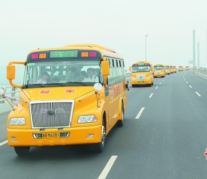 不避讓校車一次記6分 校車?？宽毻＼嚨却坏贸? align=