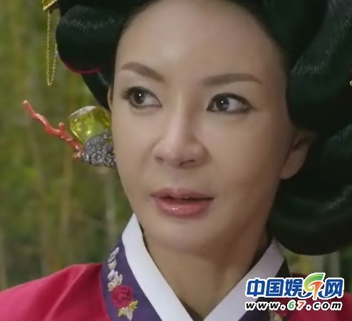 女星保養(yǎng)過度臉部僵硬似假人