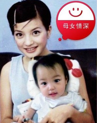 趙薇愛(ài)女小四月?lián)Q超萌新發(fā)型 出行獲豪車接送