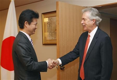 10月15日上午，日本外相玄葉光一郎與到訪的美國常務助理國務卿伯恩斯在日外務省舉行了會談。