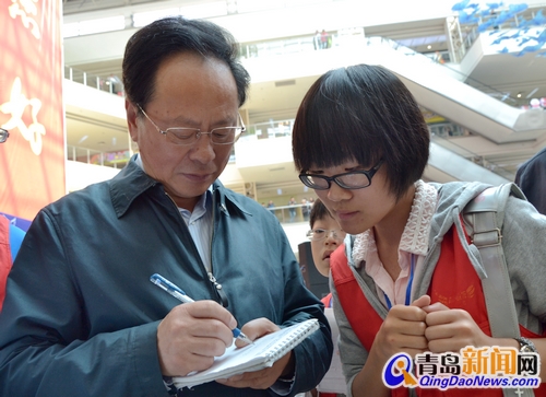 市委常委、宣傳部長胡紹軍寄語小記者