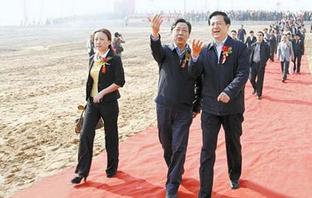 官員視納稅人的錢(qián)如糞土 太氣人