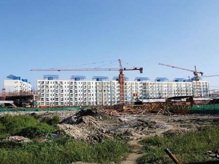 近日，北京市最大的小產(chǎn)權房項目太玉園已經(jīng)停止“過戶”，無法進行二手房買賣。