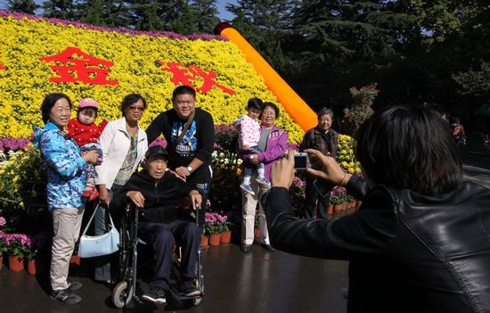 青島中山公園30萬盆菊花爭(zhēng)奇斗艷