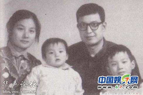 明星父母罕見合影曝光 看看誰(shuí)受父母影響最大