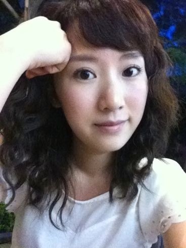 李念抱愛(ài)女凝視 闊太生活很奢華