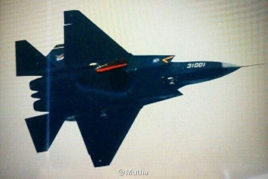 資料圖：殲-31型機是一種單座、雙發(fā)、雙垂尾的常規(guī)布局飛機。