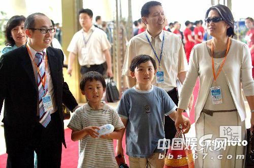 “地場大亨”潘石屹三婚娶張欣 前妻與三個(gè)兒子首曝光
