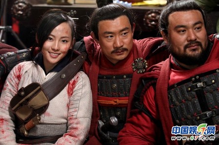 明星拍戲期間自?shī)首詷?lè)