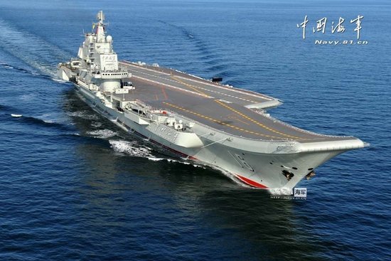 中國艦載機首次在航母遼寧艦上起降 現場震撼