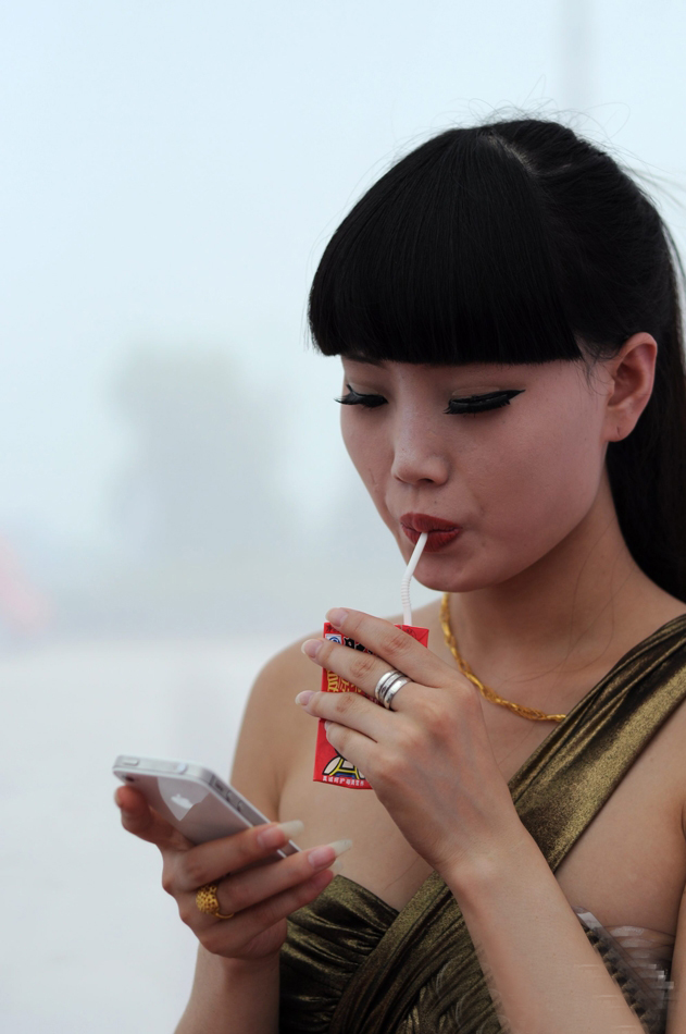 女學(xué)生用身體賺錢(qián)的辛酸與無(wú)奈
