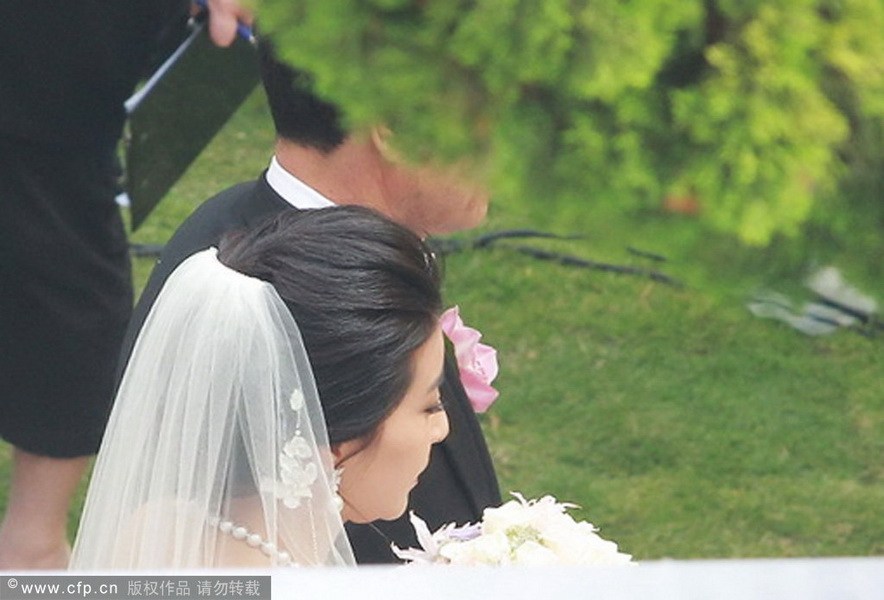 郭晶晶、霍啟剛注冊(cè)結(jié)婚 郭晶晶父母現(xiàn)身吳敏霞領(lǐng)銜伴娘團(tuán)
