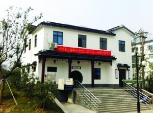 如果不是門前的標牌，很多人都會把這個公廁當作一幢別墅。蔣文龍 攝