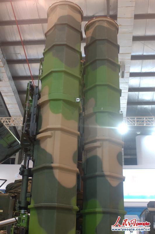 FD-2000中遠(yuǎn)程導(dǎo)彈發(fā)射筒。攝影：閆嘉琪