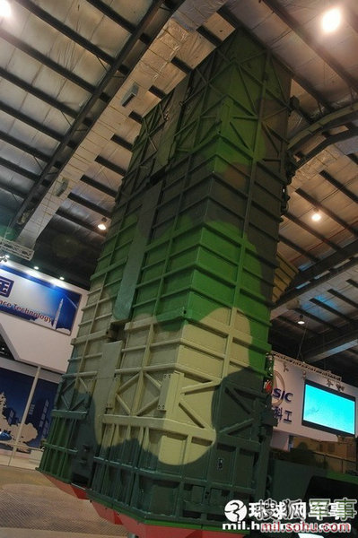 資料圖：SY400發(fā)射車后視。
