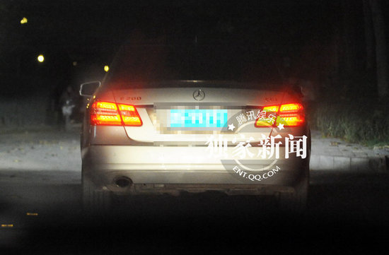 好聲音學(xué)員關(guān)喆機場現(xiàn)身 豪車豪宅彰顯身份