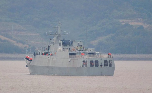 原文配圖：國(guó)產(chǎn)新型護(hù)衛(wèi)艦正在海上進(jìn)行航行測(cè)試。
