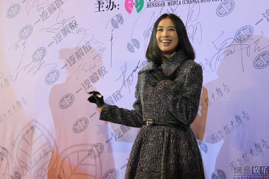 趙本山豪華二人轉(zhuǎn)劇場開業(yè) 張柏芝、干女兒黃圣依捧場力挺