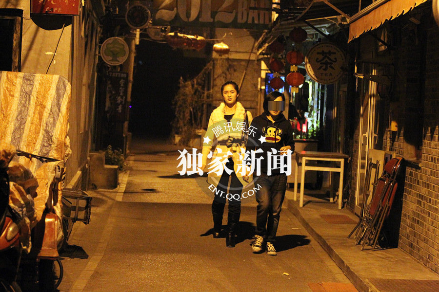 徐崢“出軌”白衣女是陶虹學(xué)妹 王熙然暴怒否認(rèn)是小三三